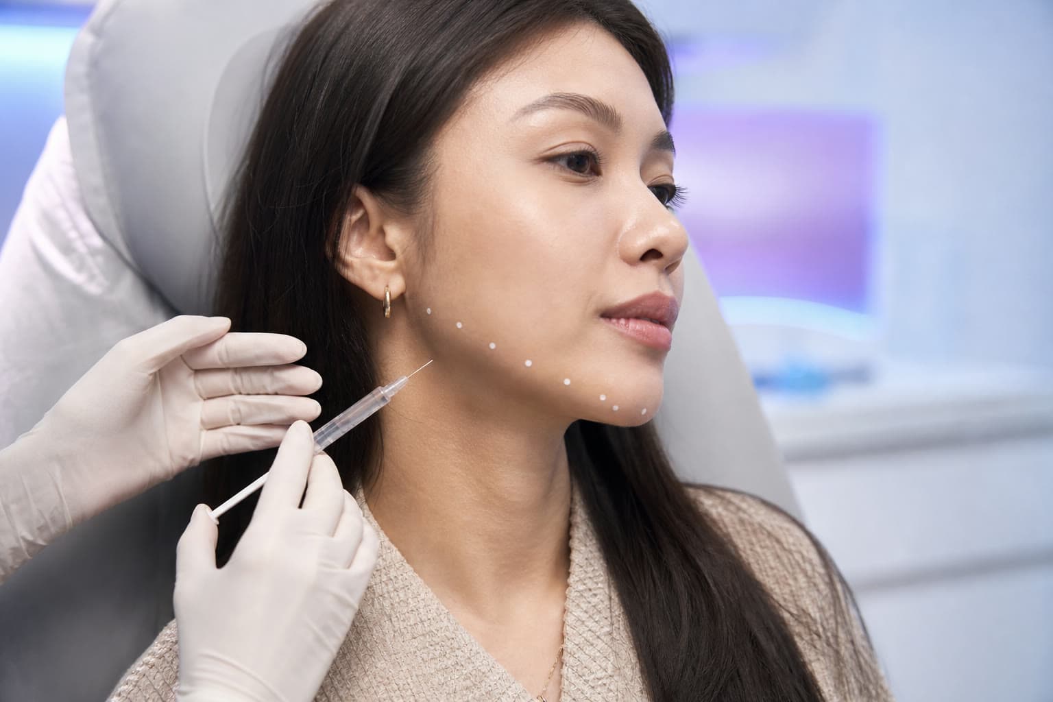 Pemetaan wajah dengan titik penanda di garis rahang sebelum kontur dikendalikan doktor